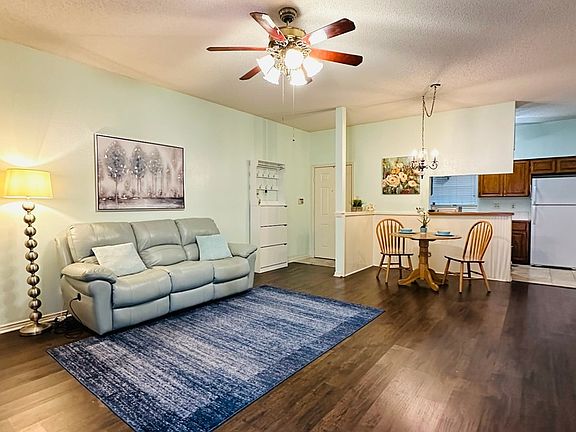 3rd image of 12446 Starcrest #309