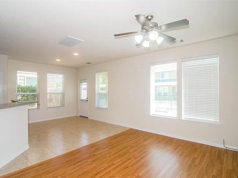 3939 Calgary Cir — Photo 4