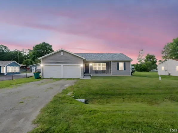 5074 Burma Rd, Kimball, MI 48074