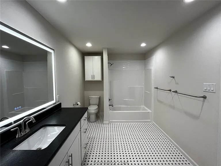 10332 N Dowling Rd — Photo 7