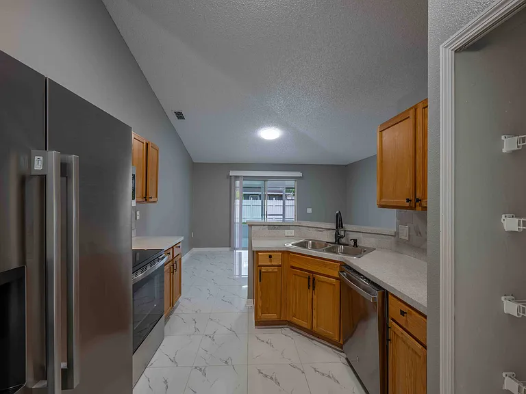 6920 Playpark Trl — Photo 25