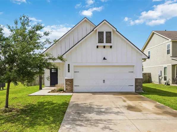 148 Austin Ln, Angleton, TX 77515