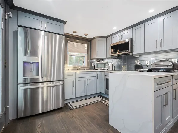 42 Van Brunt St, Hyde Park, MA 02136