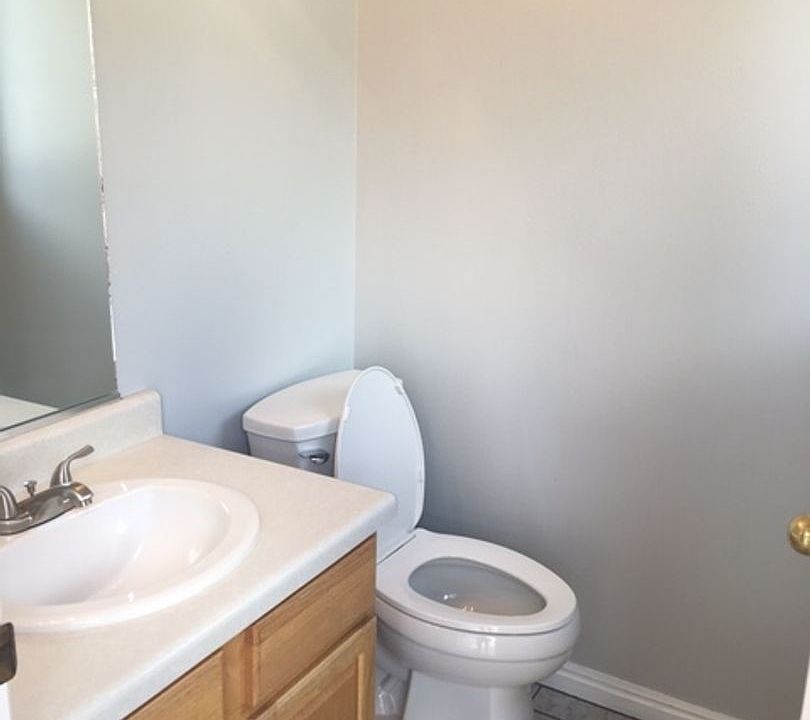 1st image of 75 Hampton Pl