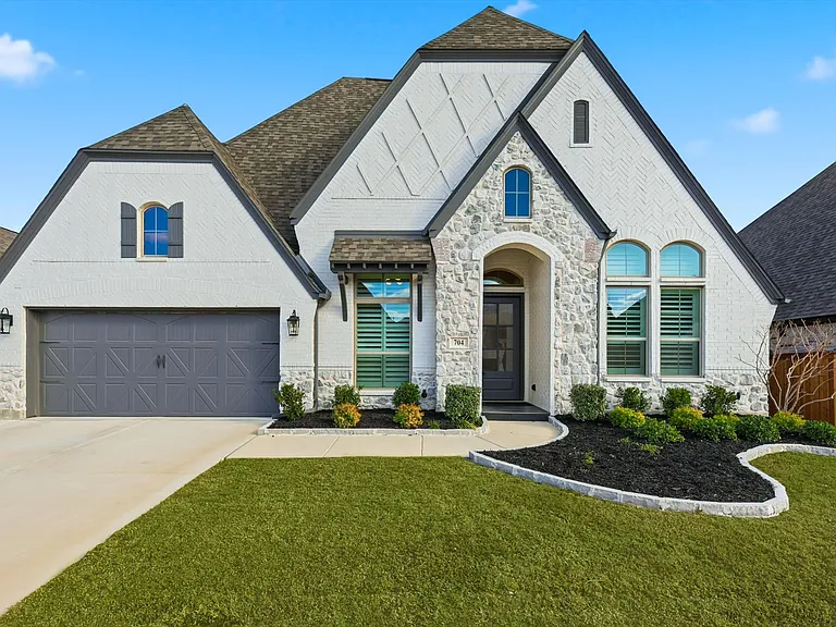 704 Pony Foot Dr — Photo 1