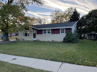 1889 Thomas Dr, East Troy, WI 53120