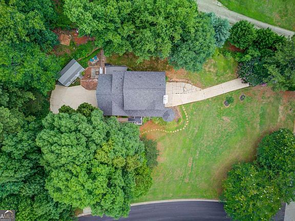 4th image of 995 Thornwood Ln