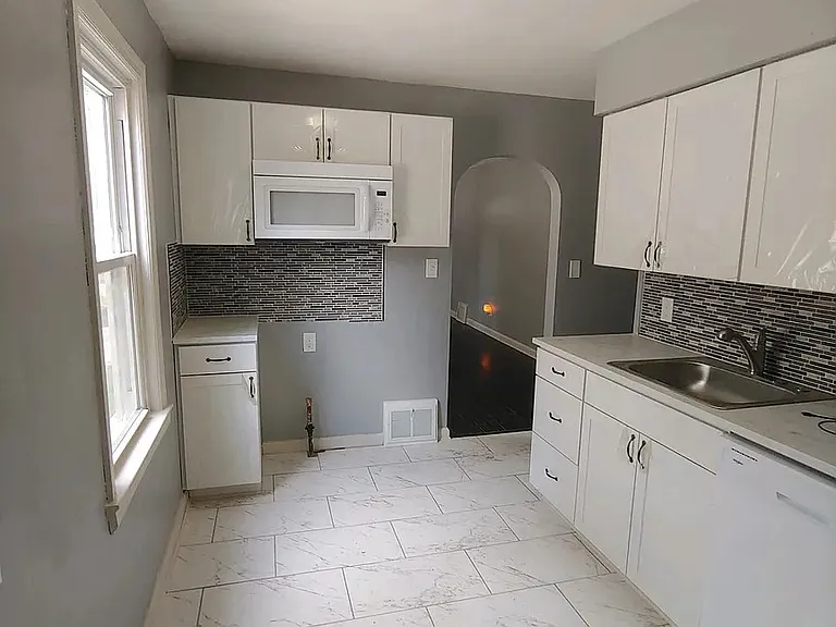 199 N Haldy Ave — Photo 3