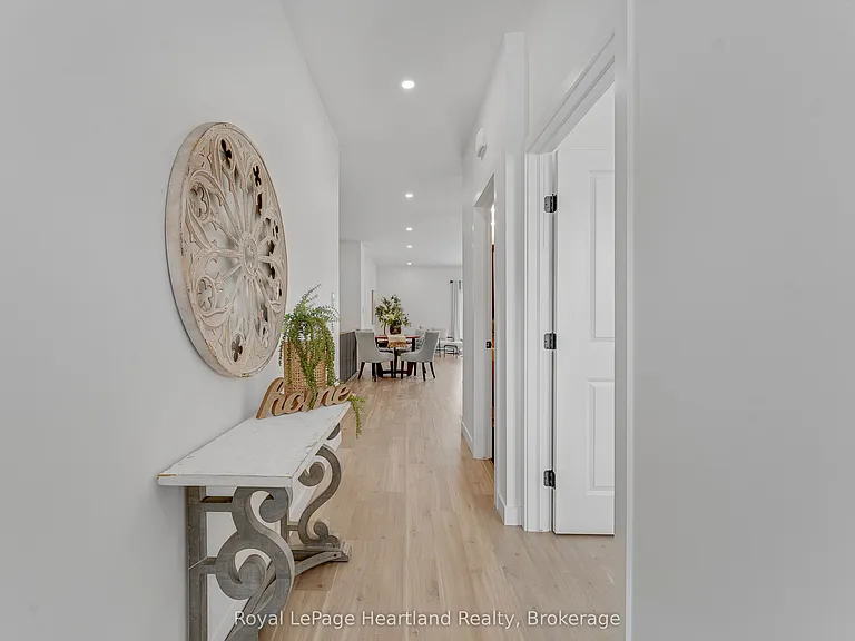 20 Silver Creek Rd — Photo 3