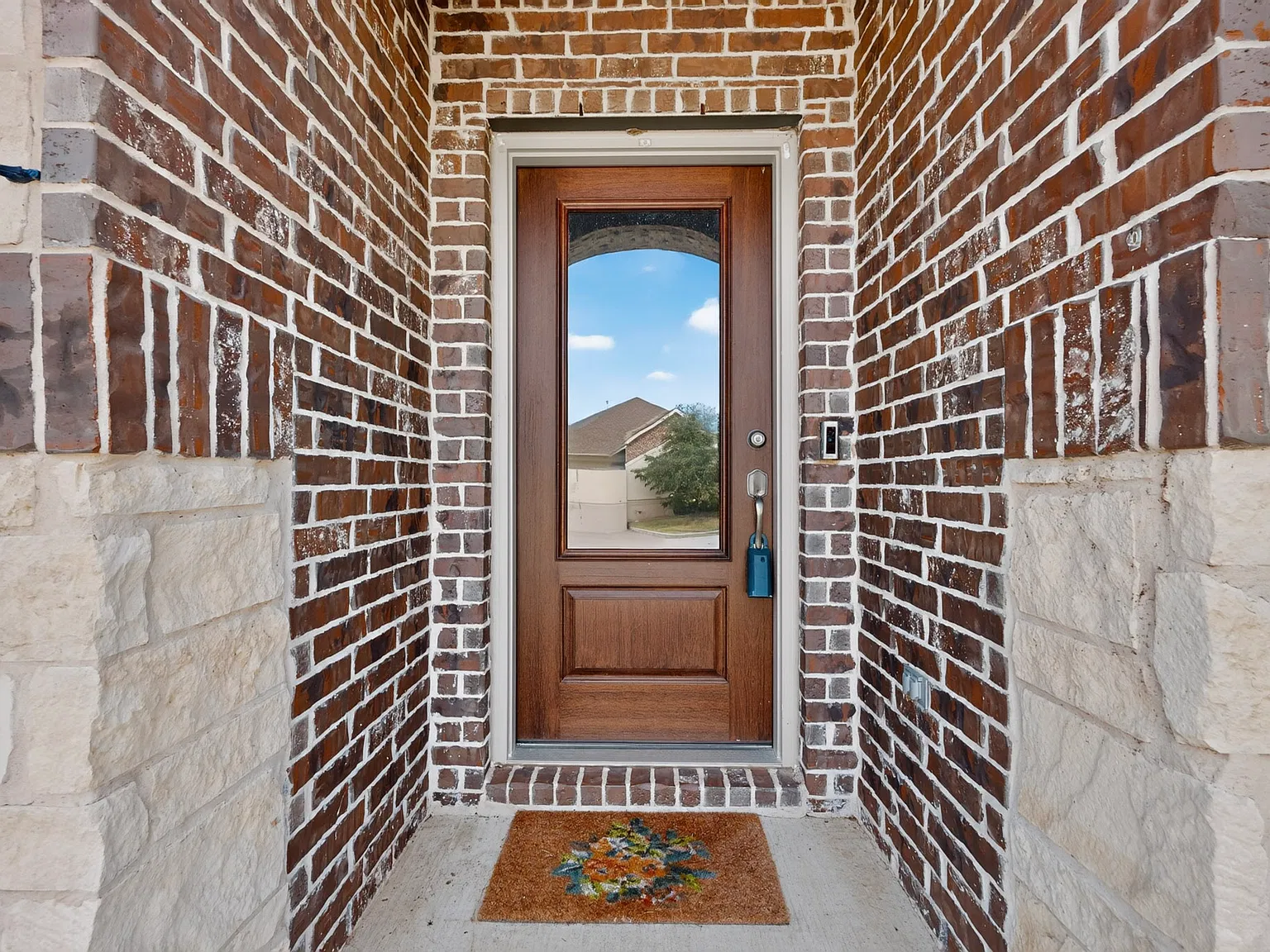 4 bed, 2.5 bath, 2372 sqft, $2,495 — Photo 4