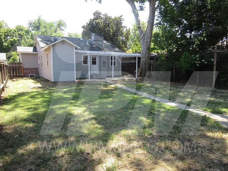 184 E Washington Ave — Photo 18