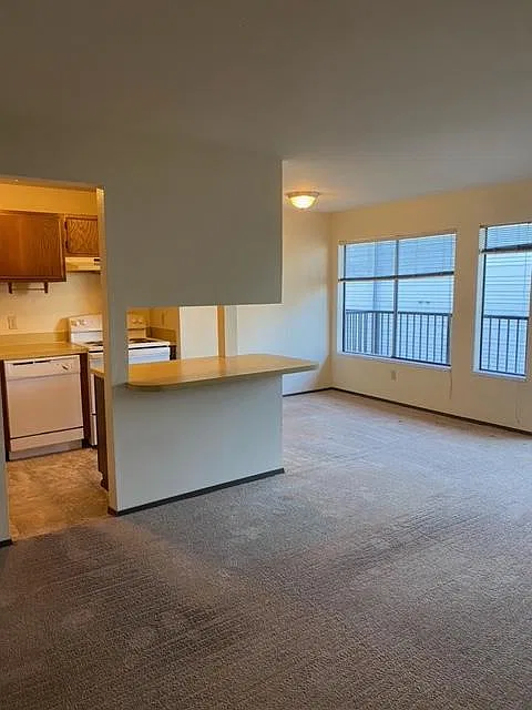 4050 SW Admiral Way — Photo 2