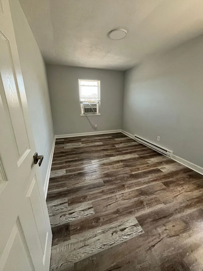 1350 N. Chestnut St. — Photo 3