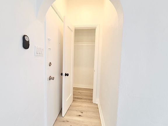 5th image of 2360 W Washington Blvd #203