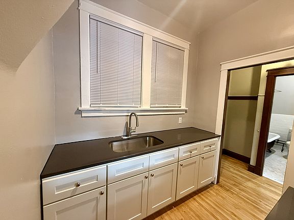 2nd image of 506 1/2 E 4th St #G
