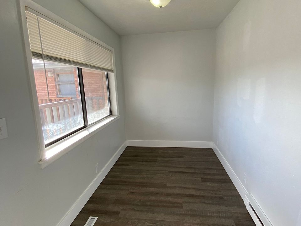 1st image of 525 W Pacific St #11513912