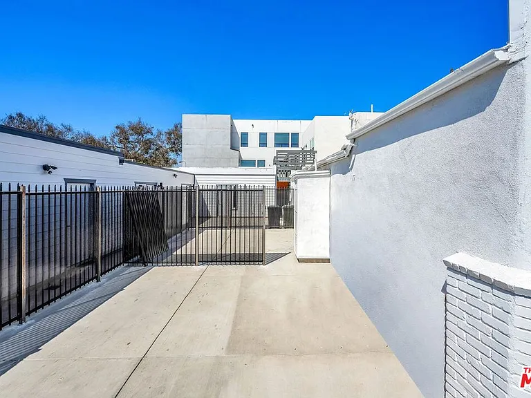 303 Culver Blvd — Photo 18