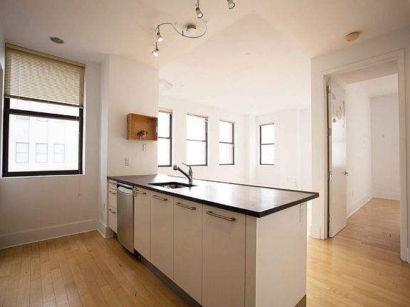 5th image of 4 Beacon Way APT 905