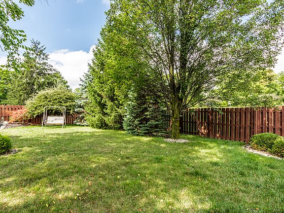 3rd image of 5862 Mill Oak Dr