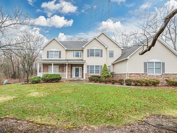 2nd image of 1240 S Beverwyck Rd