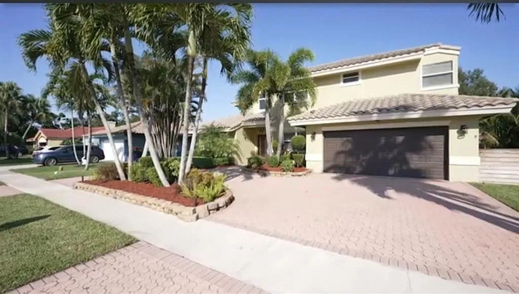 5 bed, 3.0 bath, 2644 sqft, $6,000 — Photo 1