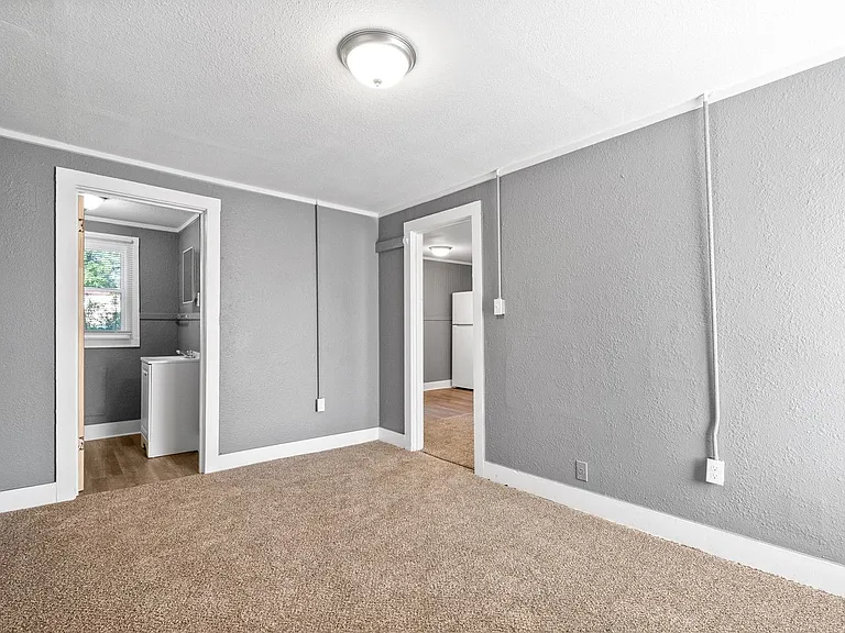 Lafayette Road-420 — Photo 17