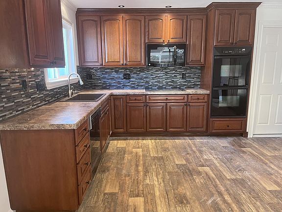 3rd image of 235 Kensington Way