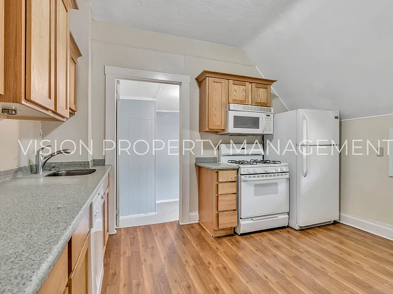 1040 E 200 S — Photo 31