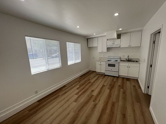 3rd image of 6805 Bellaire Ave #6815-1/2