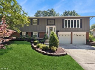 6901 Meadowcrest Dr, Downers Grove, IL 60516