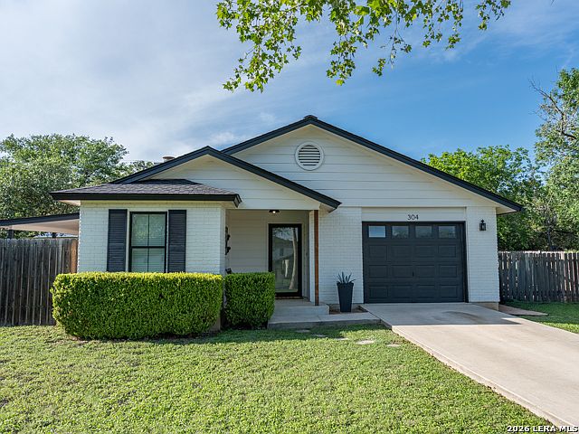 1st image of 304 Bentwood Dr.