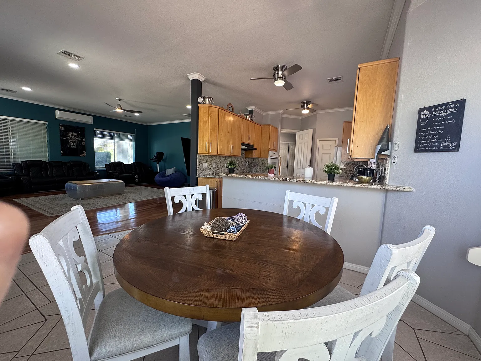 4 bed, 3083 sqft, $5,500 — Photo 4