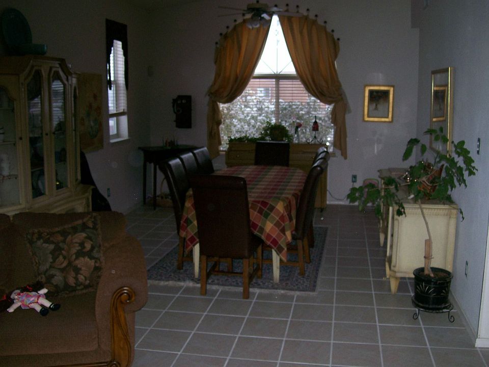 Dining room/living room entry