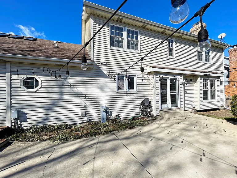 1528 E Bailey Rd — Photo 33