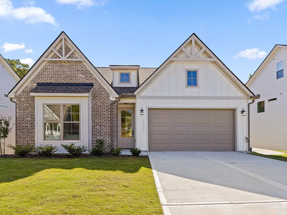 7005 Mercedes Ln