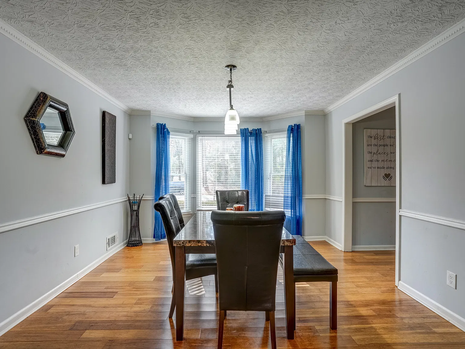 6 bed, 3349 sqft, $2,900 — Photo 3