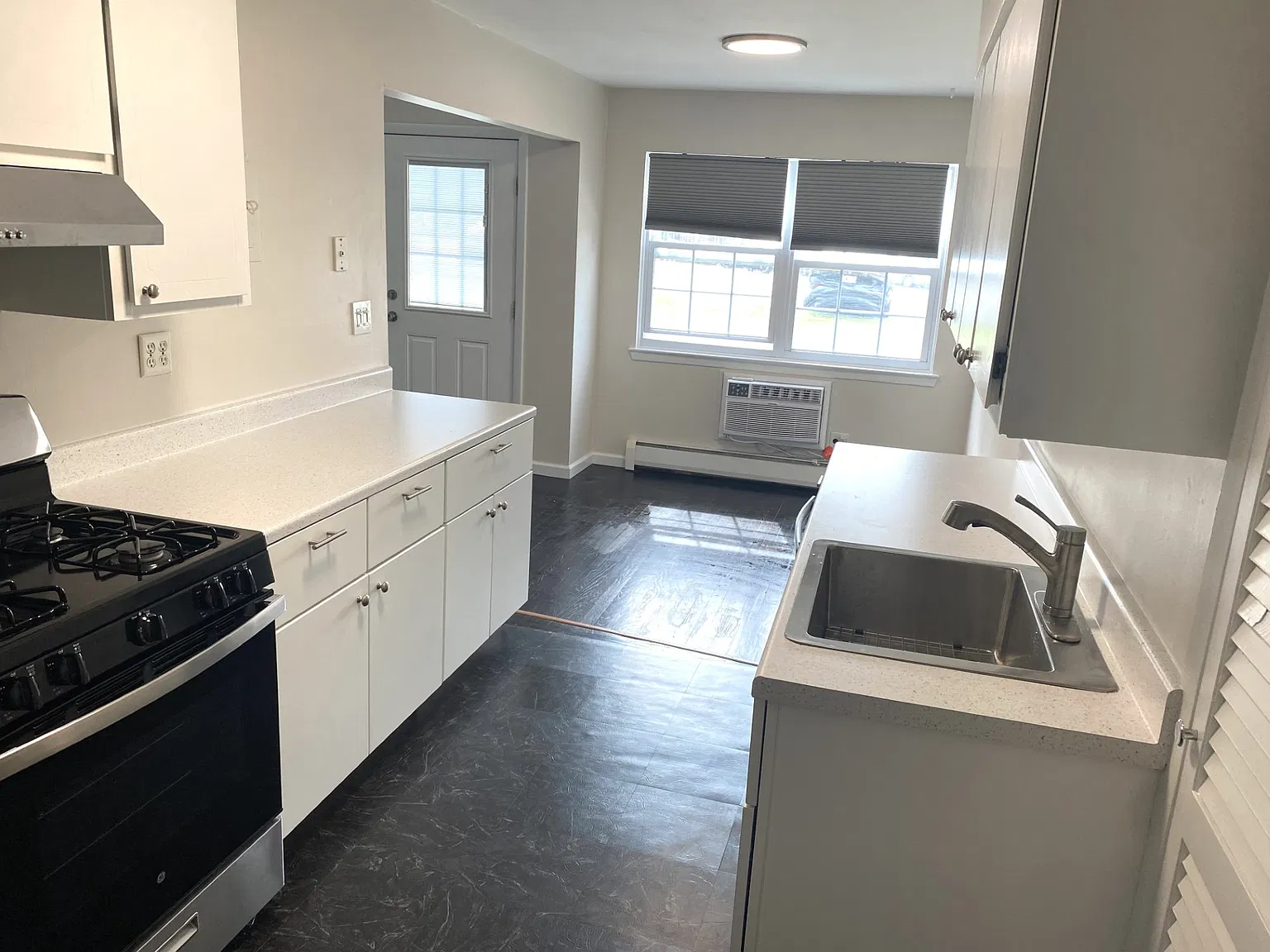 1 bed, 680 sqft, $2,100 — Photo 2
