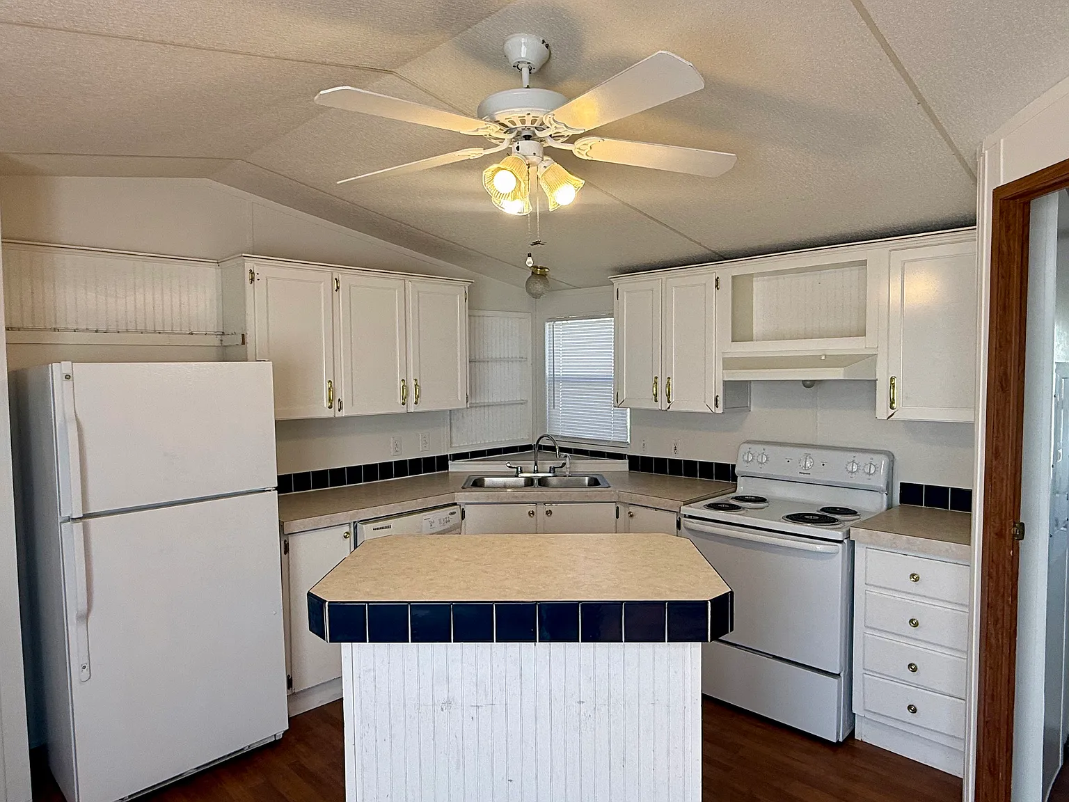 3 bed, 1022 sqft, $1,200 — Photo 4