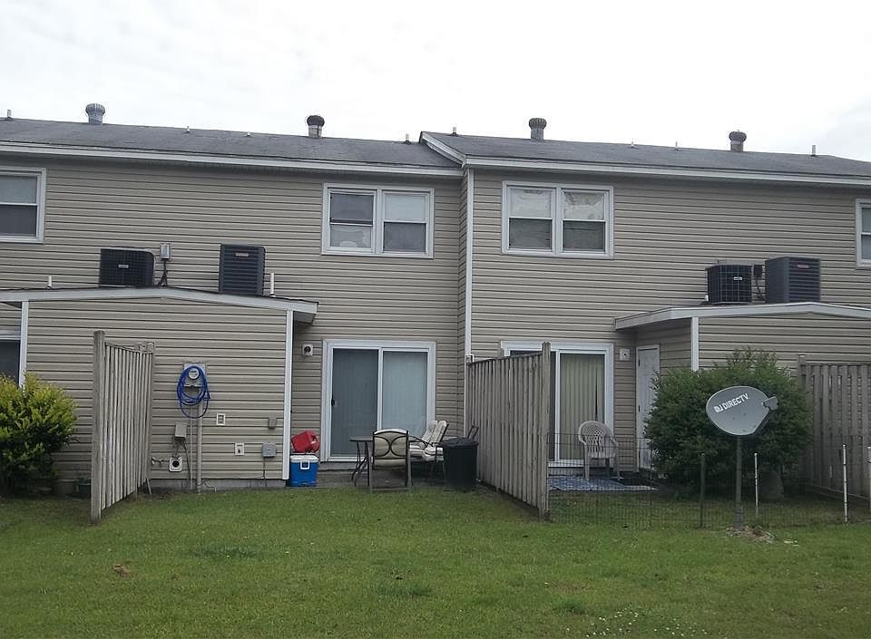 2nd image of 504 Oak Circle