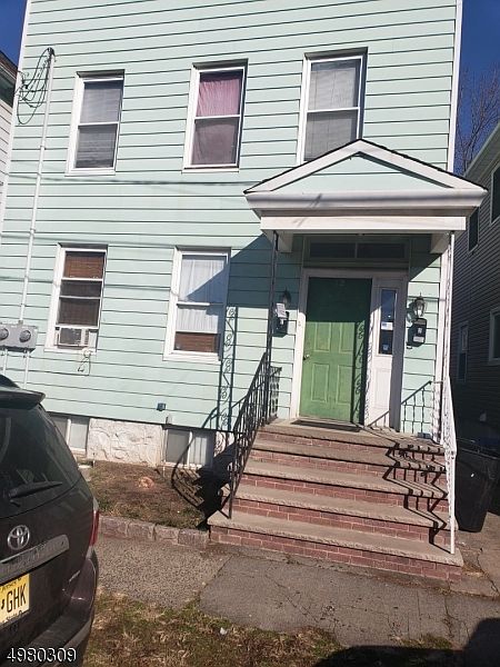 1st image of 12 Essex St