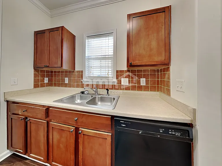 641 Woodson Dr — Photo 4