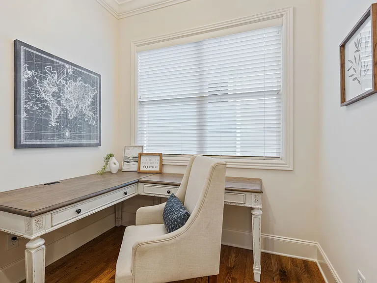1036 Clifton St — Photo 14