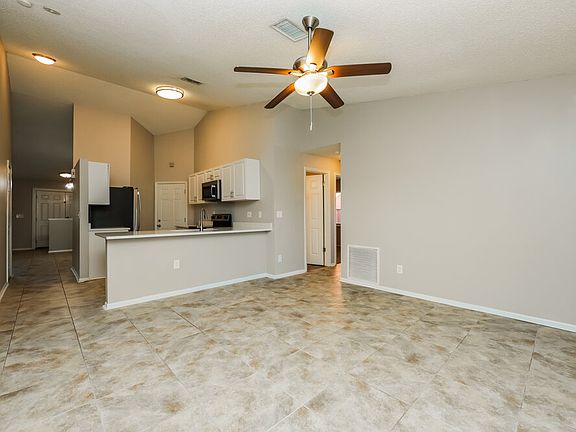 5th image of 213 Belfort Pl