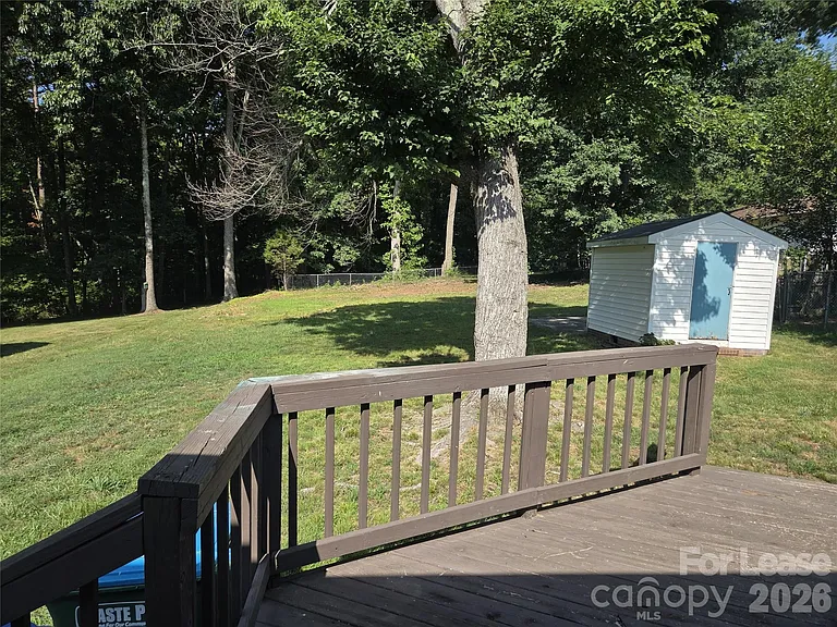 411 Town St — Photo 17