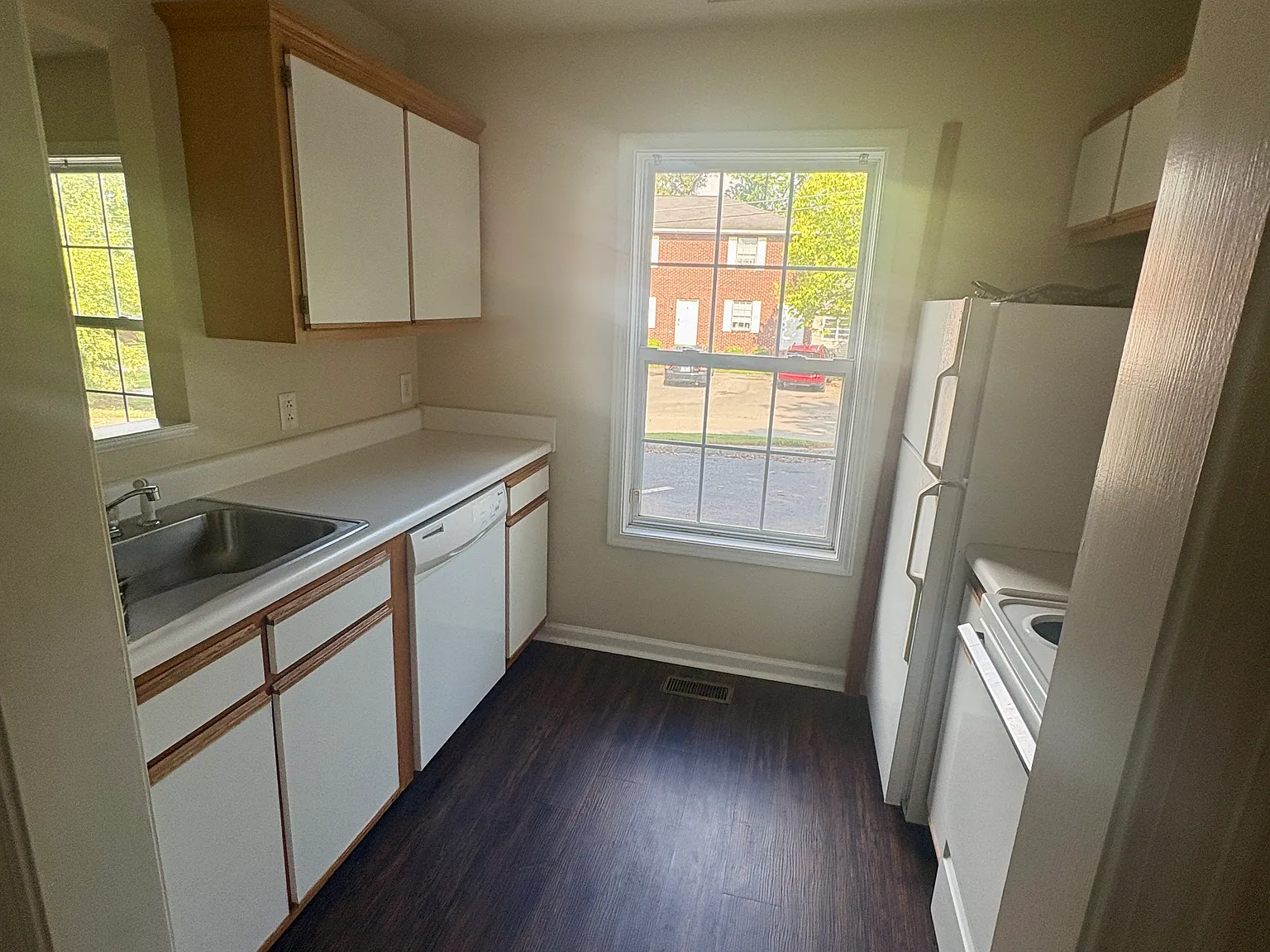 1302 Byrne Ave — Photo 3
