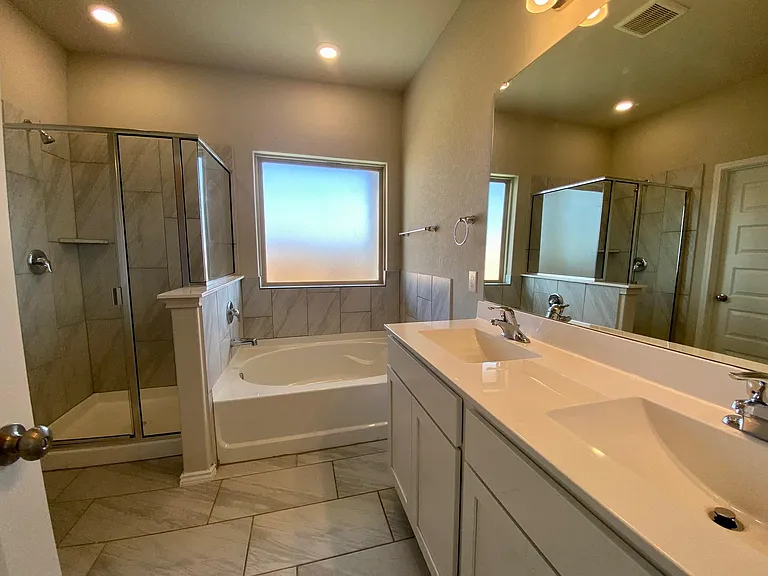 2445 Ayers Dr — Photo 8