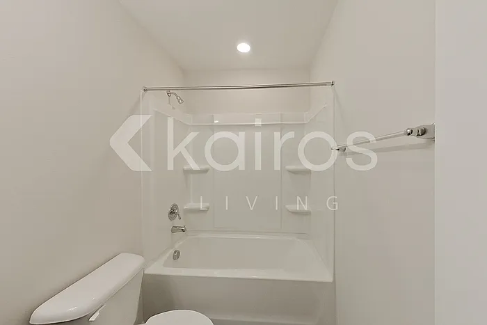 107 Lord Effingham Way — Photo 18