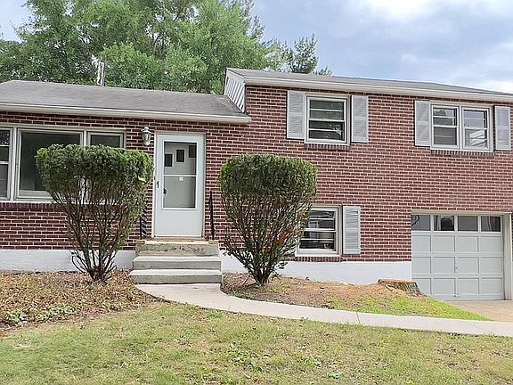 5th image of 4 Whitehall Cir