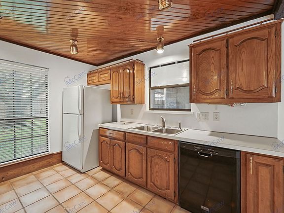 5th image of 217 Elder Oak Dr