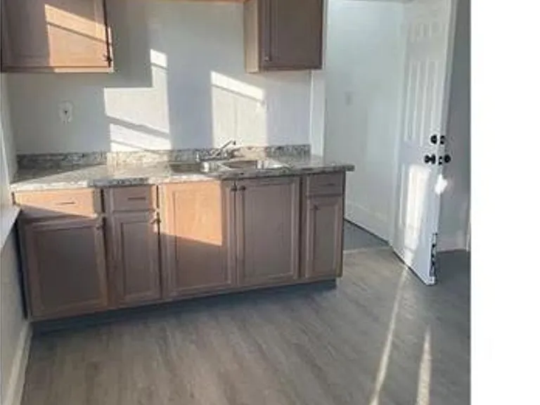 957 Parkway Rd — Photo 16